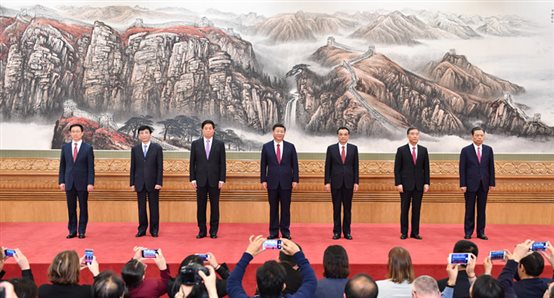 习近平等十九届中央政治局常委同中外记者见面.jpg