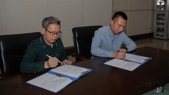 G:学院标志性成果(叶萍)师资培训类中望 机械设计培训班签约仪式DSC_4502.jpg