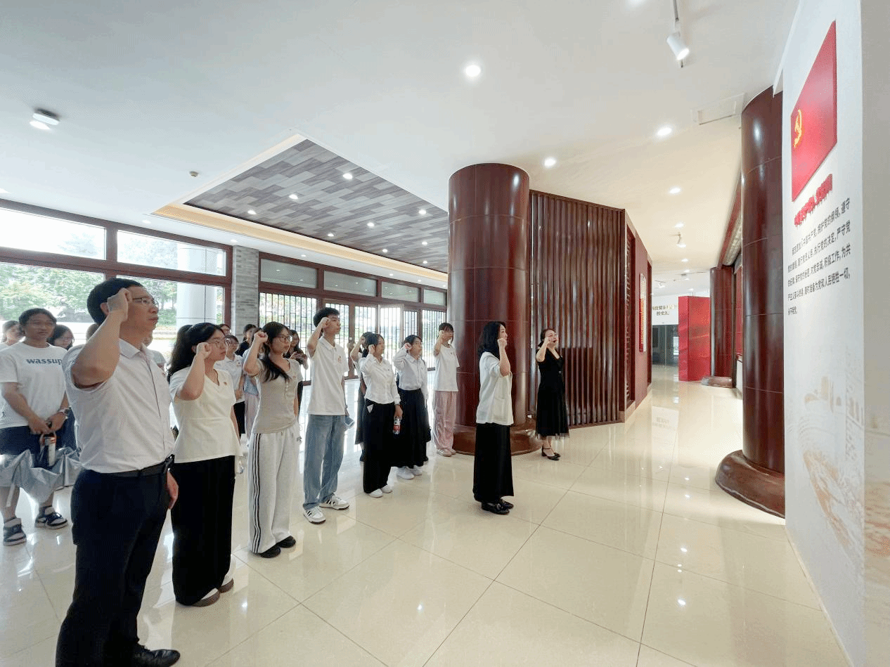 观盛会悟初心 观展览担使命——信息工程学院、商贸学院党总支联合开展庆祝中国共产党成立